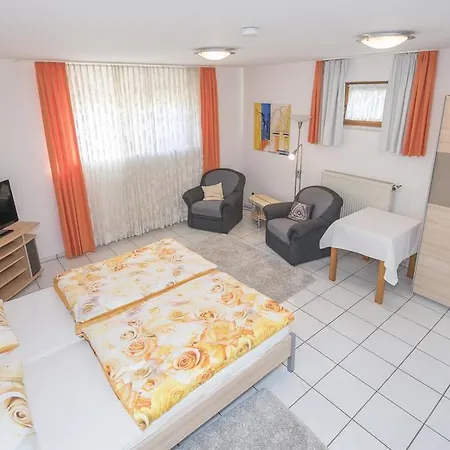 Haus Elfriede 招待所 4*